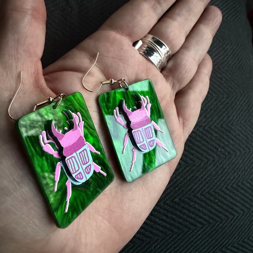 Pink Beetle Earrings ✨ New - Picture 5 of 5